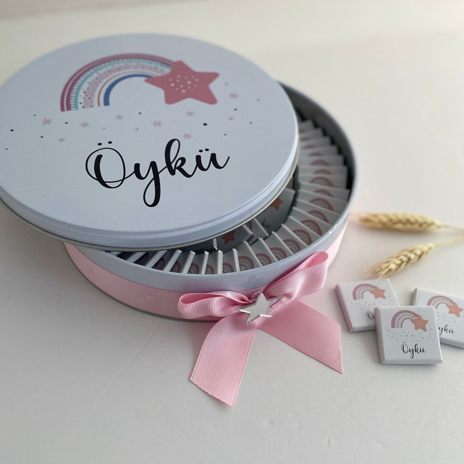 Personalized Baby Shower Chocolate Baby Girl Chocolate buying Baby Shower Gift ( 60 Milky Chocolate) Metal Box with mini Bibelot